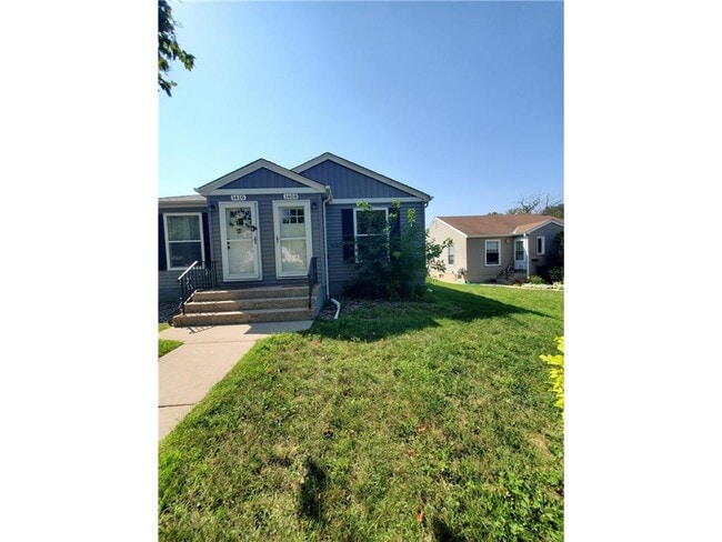 1408 Lake St NE