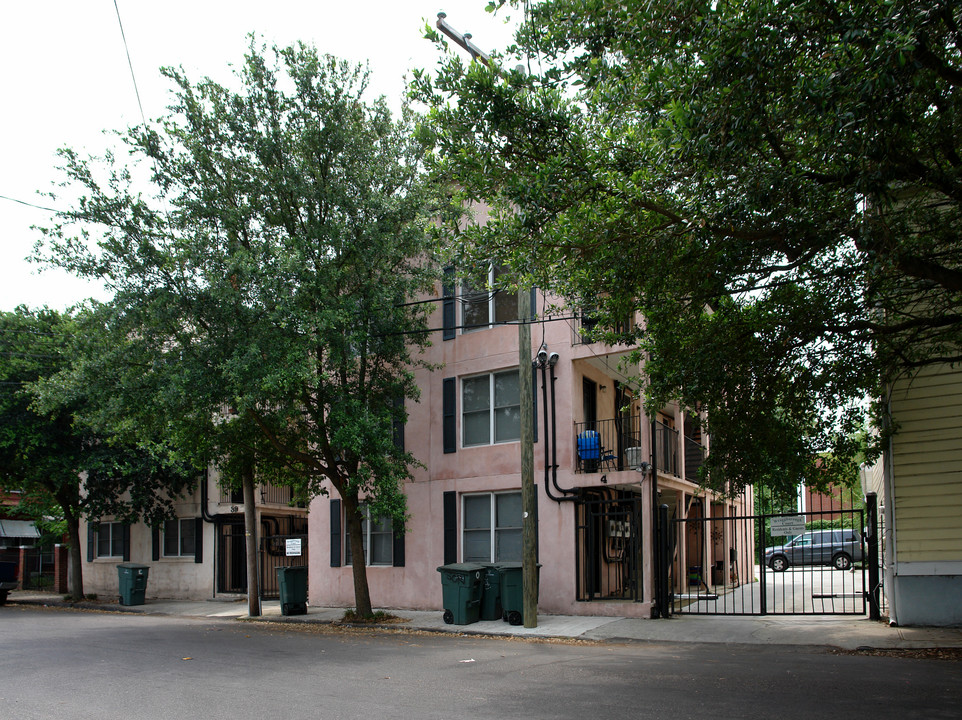 Wraggborough Court in Charleston, SC - Building Photo