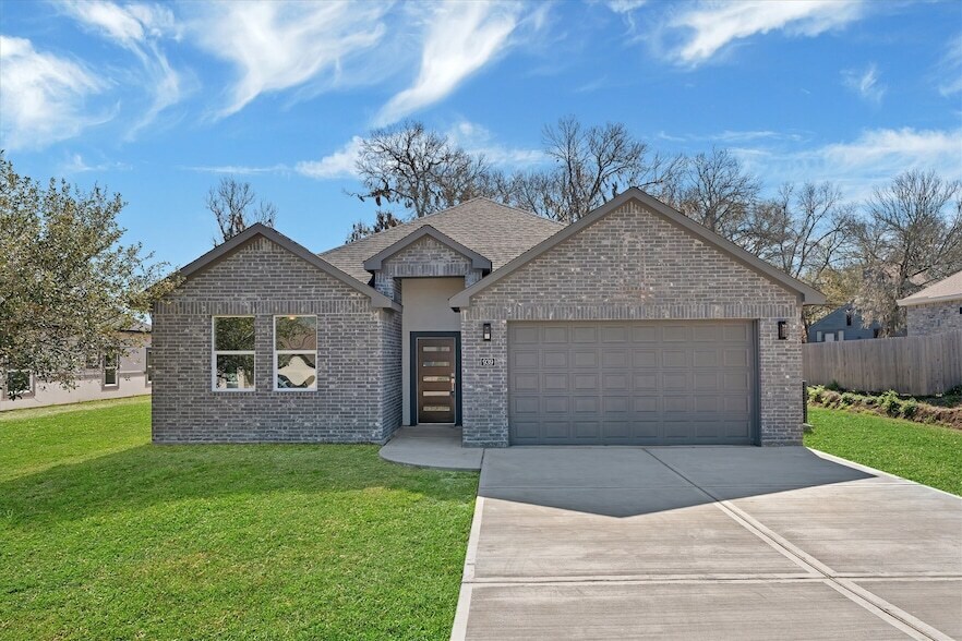 939 Lake View Dr in Montgomery, TX - Foto de edificio