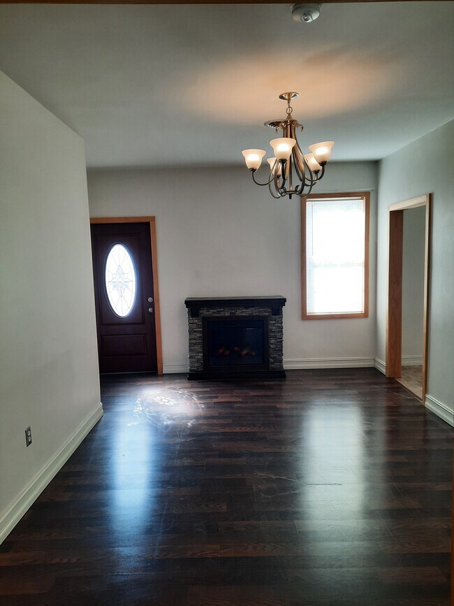 247 Main St, Unit LUXURYAPTC in Clarion, PA - Building Photo - Building Photo