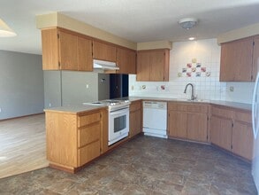 12972 SW Tearose Way in Tigard, OR - Building Photo - Building Photo