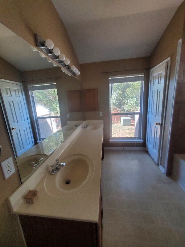 9647 Wolf Point in San Antonio, TX - Building Photo - Building Photo