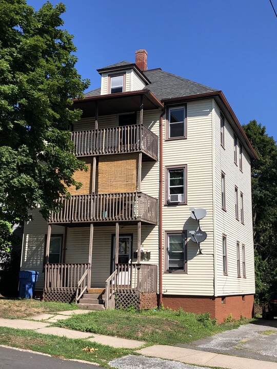 28 Henry St in New Britain, CT - Building Photo