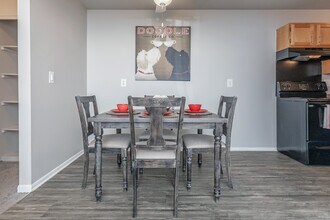 Cove on 10 - Warren, MI in Warren, MI - Foto de edificio - Interior Photo