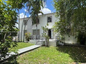 1421 SW 37th Ave in Miami, FL - Building Photo - Building Photo