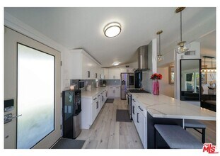 848 W Irving Pl in Anaheim, CA - Foto de edificio - Building Photo