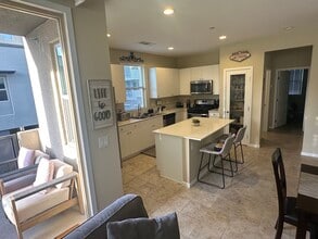 11257 Rainbow Peak Ave, Unit 201 in Las Vegas, NV - Building Photo - Building Photo