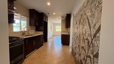 9704 Sunland Blvd in Shadow Hills, CA - Building Photo - Building Photo