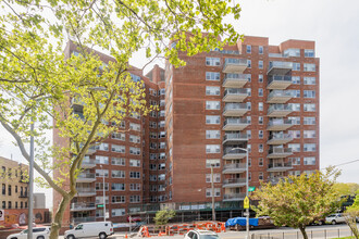 Greenbriar Condominium in Jamaica, NY - Building Photo - Building Photo