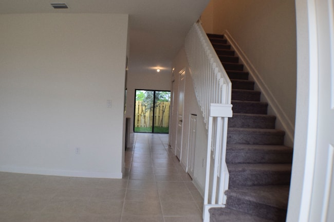 10187 SW 228th Terrace in Cutler Bay, FL - Foto de edificio - Building Photo