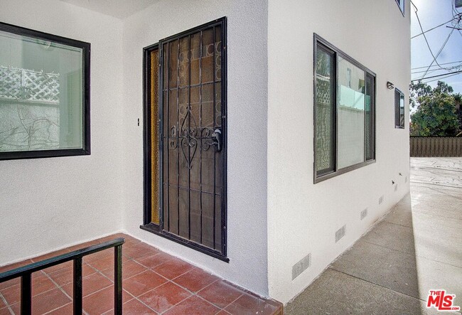 722 Lincoln Blvd in Santa Monica, CA - Foto de edificio - Building Photo