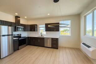 470 NW Fir Ave in Redmond, OR - Building Photo