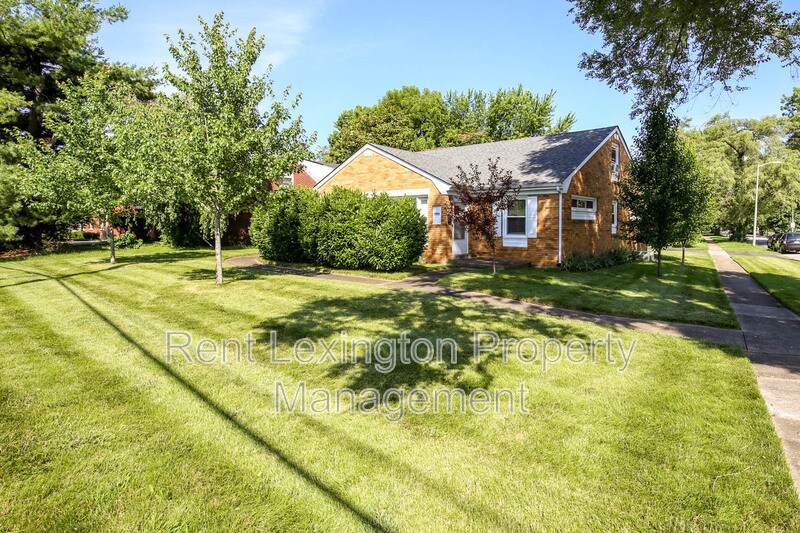 1771 Harrodsburg Rd in Lexington, KY - Building Photo