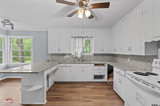 1307 Ash Ln in Kilgore, TX - Foto de edificio - Building Photo
