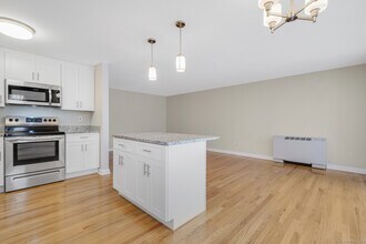 115 S Main St in West Hartford, CT - Building Photo - Building Photo