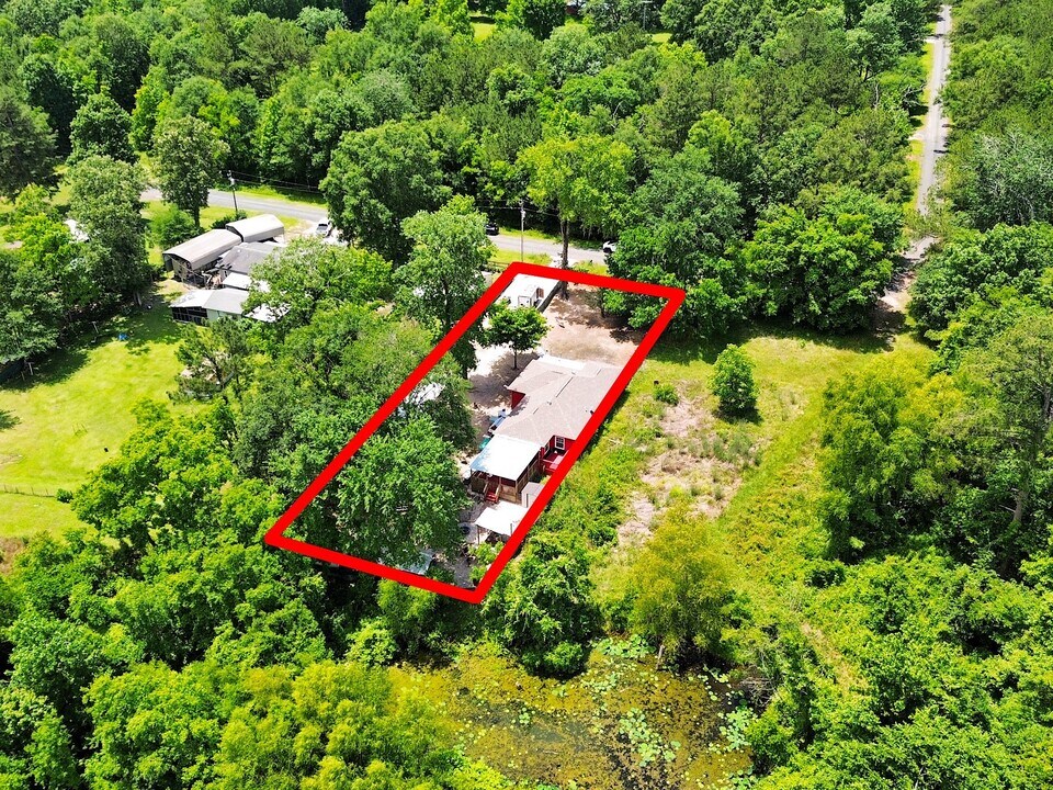 29 Co Rd 2131 in Cleveland, TX - Building Photo