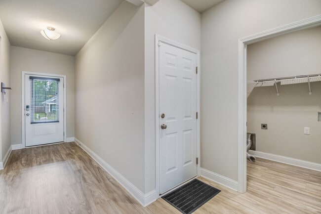 5468 Overland Dr in Biloxi, MS - Building Photo - Building Photo