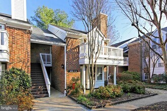 2616-H S Arlington Mill Dr in Arlington, VA - Building Photo - Building Photo