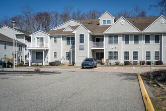128 Meridian St in Groton, CT - Building Photo - Building Photo