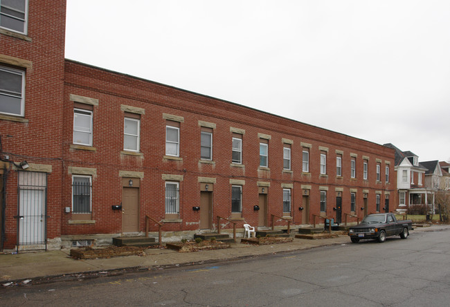 315-327 N Monroe Ave in Columbus, OH - Building Photo - Building Photo