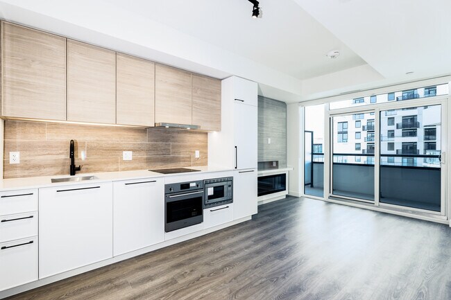 1050 Eastern Ave in Toronto, ON - Building Photo - Building Photo