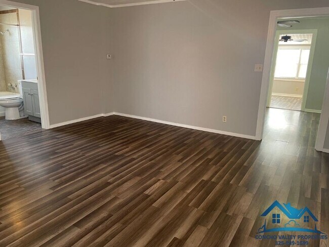 1027 E Harris Ave in San Angelo, TX - Building Photo - Building Photo