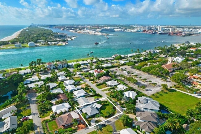 property at 2000 SE 26th Ave