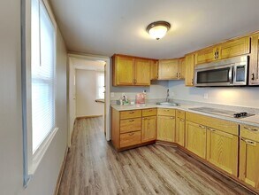 5415 Emerson Ave N, Unit A6305 in Brooklyn Center, MN - Foto de edificio - Building Photo