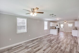 710 Derbigny St in Chalmette, LA - Building Photo - Building Photo