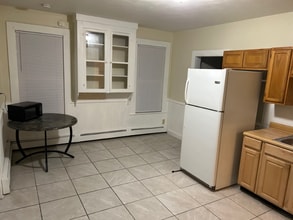 102 Grove St in New Britain, CT - Building Photo - Building Photo