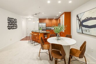 3150 W Government Way in Seattle, WA - Building Photo - Building Photo