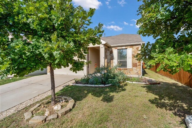 5704 Arbor Hill Ln in Austin, TX - Foto de edificio - Building Photo