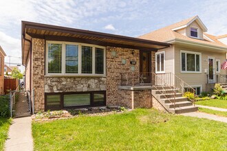 5712 N Avondale Ave in Chicago, IL - Building Photo - Building Photo