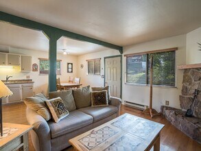 23800 Co Rd 16 in Oak Creek, CO - Foto de edificio - Building Photo