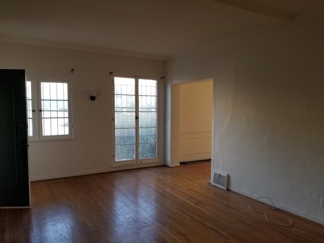 353 S Orlando Ave, Unit 353 in Los Angeles, CA - Building Photo - Building Photo