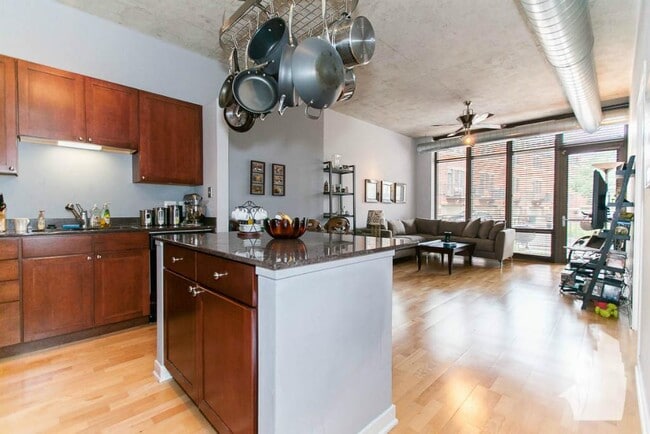 property at 1000 N Kingsbury St