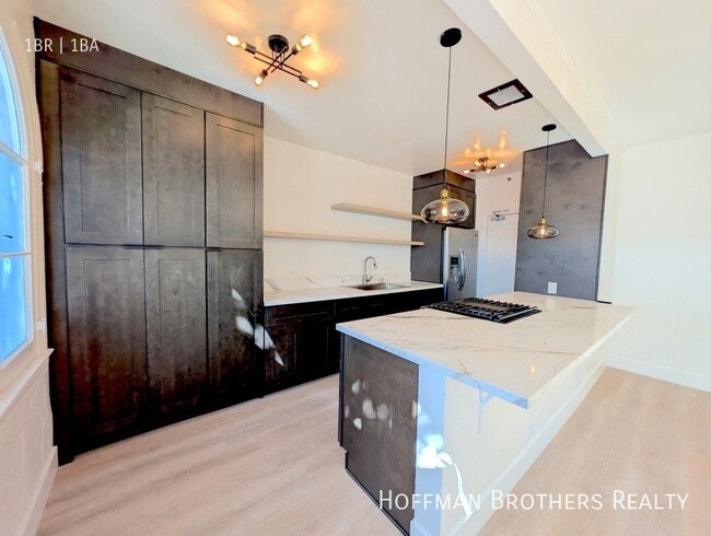 300 N Bonnie Brae St in Los Angeles, CA - Building Photo - Building Photo