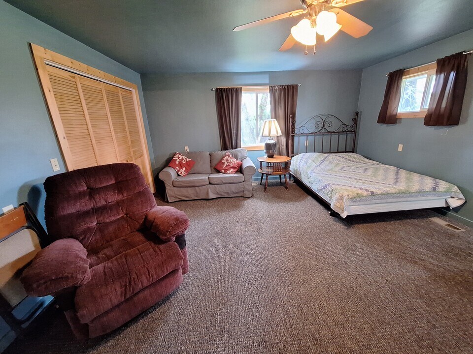361 Adkins Valley Ln in Sheridan, WY - Foto de edificio
