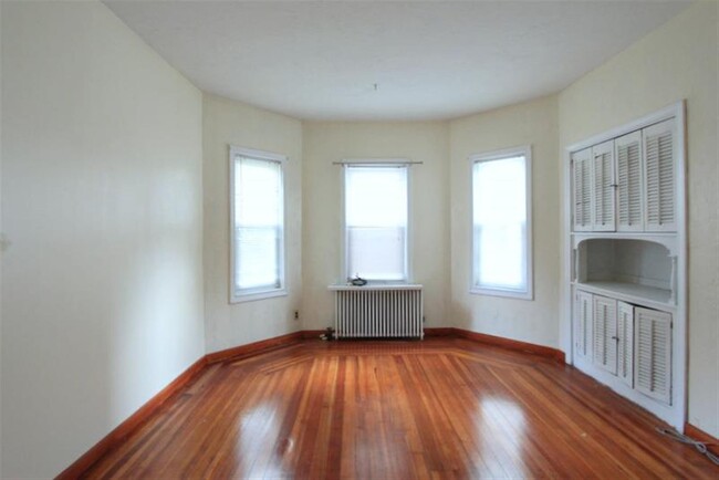 25 Belknap St, Unit 1 in Somerville, MA - Building Photo - Building Photo