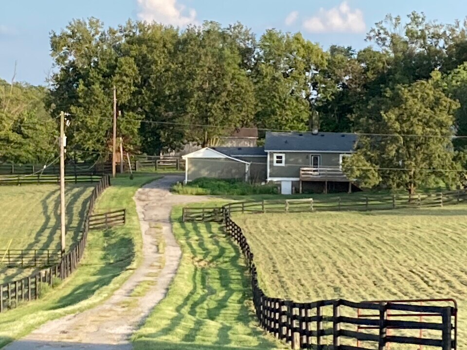 5245 Stewart Rd, Unit Back House in Lexington, KY - Building Photo