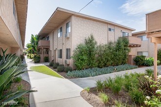 16251 Woodruff Ave in Bellflower, CA - Foto de edificio - Building Photo
