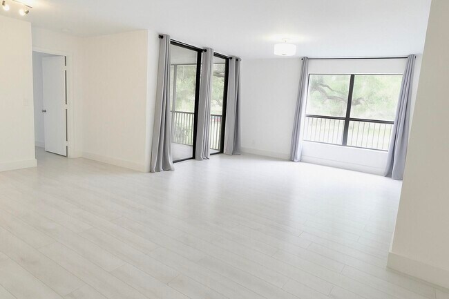 2540 Carambola Cir N in Coconut Creek, FL - Building Photo - Building Photo
