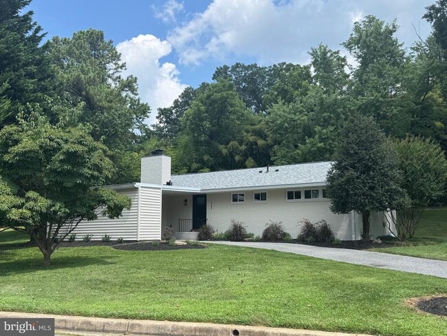 1306 Pine Ridge Ln in Pikesville, MD - Building Photo - Building Photo