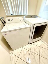 5012 SW 40th Ave in Dania, FL - Building Photo - Building Photo