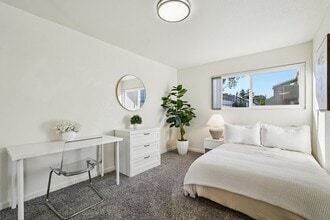 Aggie Square Apartments in Davis, CA - Building Photo - Building Photo