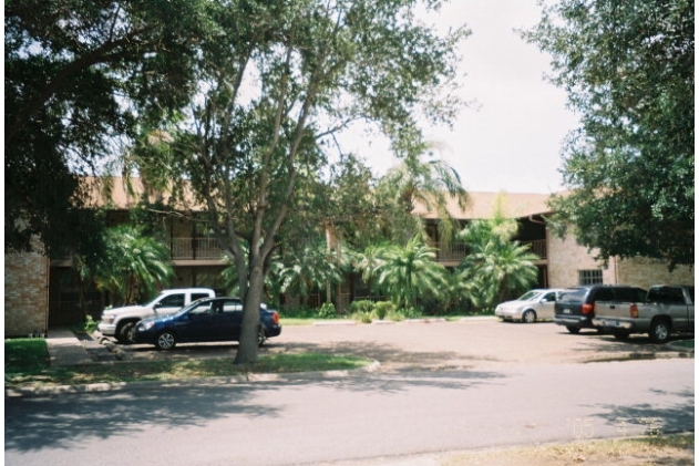 Meri Lee Terrace in McAllen, TX - Building Photo