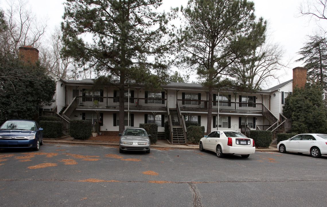 703 Stadium Dr in Wake Forest, NC - Foto de edificio