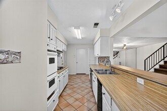 812 Fleetwood Pl Dr in Houston, TX - Building Photo - Building Photo