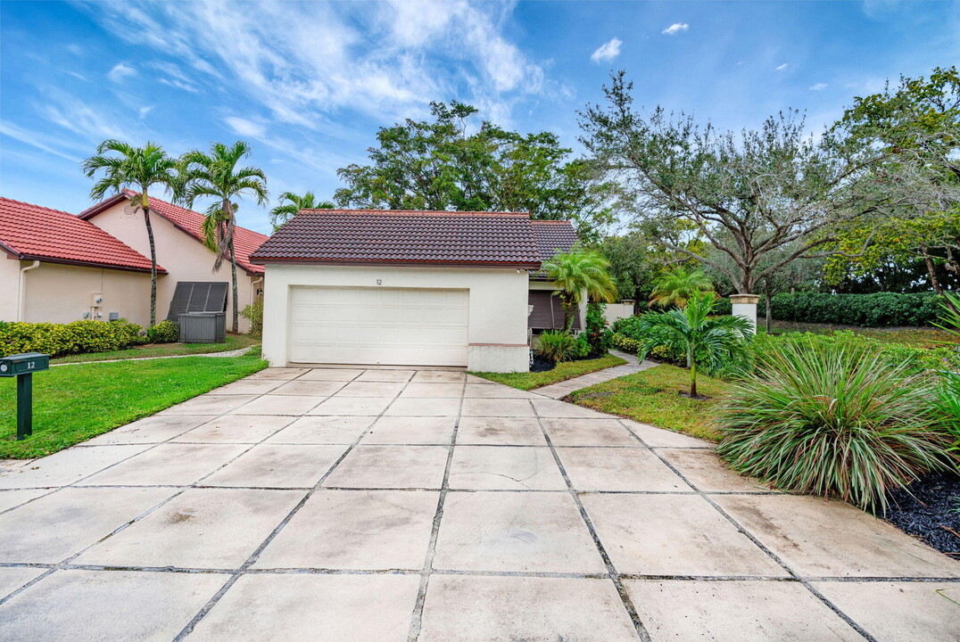 12 Ironwood Way N in Palm Beach Gardens, FL - Building Photo