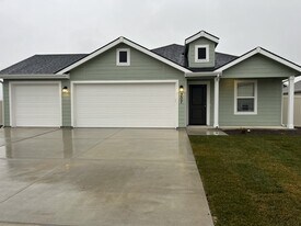 307 Avalena Ave in Middleton, ID - Building Photo
